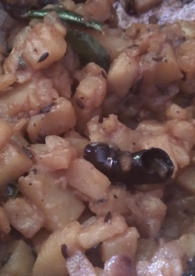 உருளைக்கிழங்கு கூட்டு (Urulaikilanku kootu recipe in tamil) செய்முறை முக்கிய புகைப்படம்