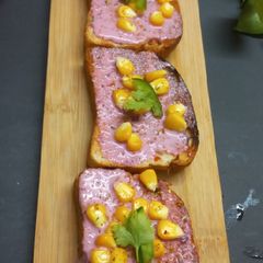 A picture of Pink Cheese Garlic Bread.