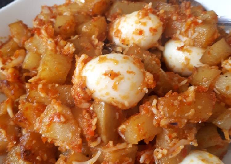 Resep Balado Kentang Teri Telur yang Enak