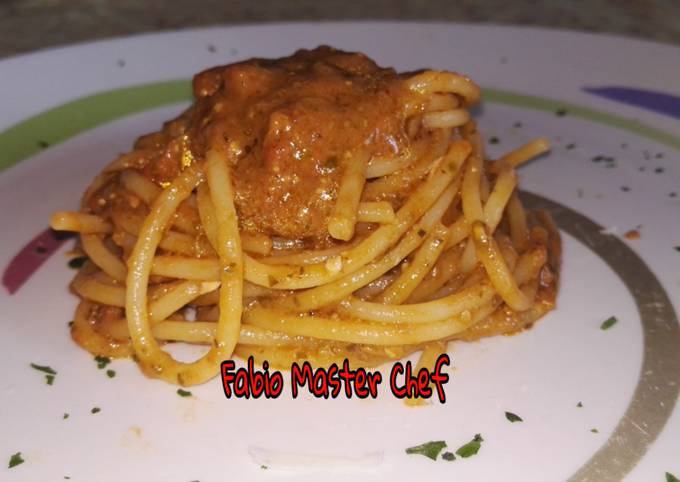 Linguine con Pelati, Pesto alla Genovese e Ricotta Salata