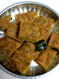 खट्टे ढोकले (Khatte Dhokle recipe in hindi) रेसिपी मुख्य फोटो