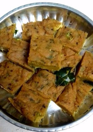 खट्टे ढोकले (Khatte Dhokle recipe in hindi) रेसिपी मुख्य फोटो