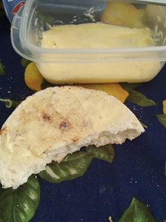 Una foto de Mantequilla en casa