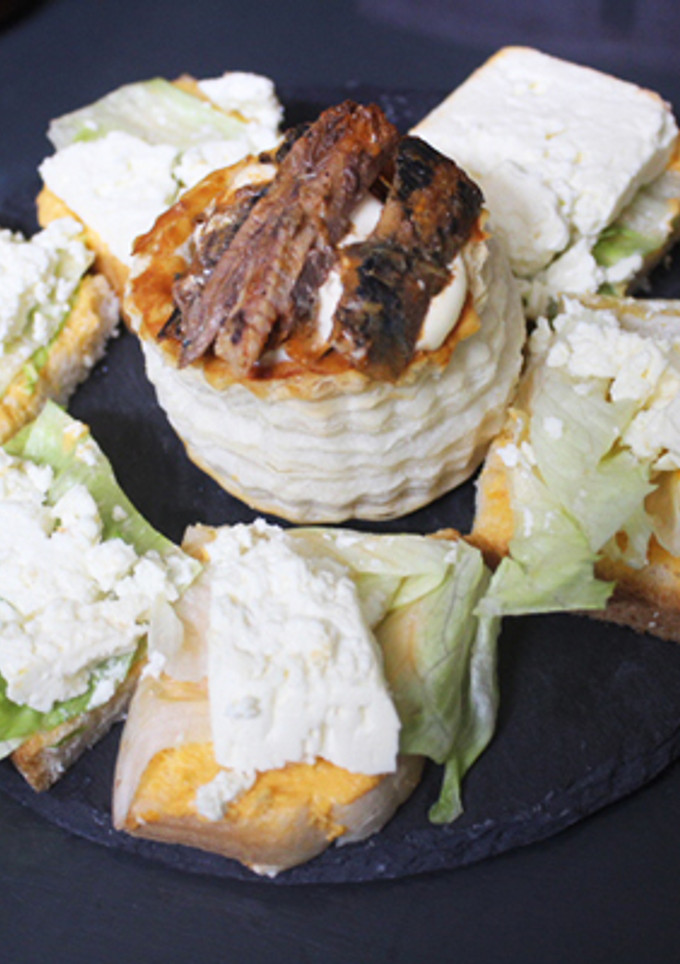 Una foto de Volovanes con sardinas de lata y queso fresco