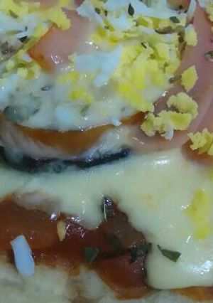 Una foto de Pizza napolitana con berenjenas