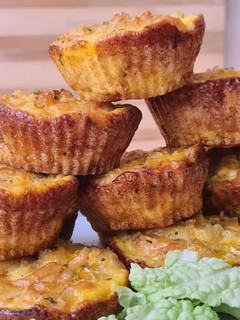 Una foto de Muffins de arroz integral yamaní 🍚 sin gluten, sin harina, sin leudante