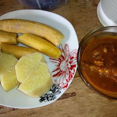 A picture of Unripe plantain/Yam with Bini Owo sauce.