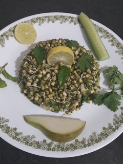 ગ્રીન સલાડ (Green Salad Recipe In Gujarati) રેસીપી મુખ્ય ફોટો