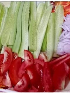वेजिटेबल सलाद (vegetable salad recipe in Hindi) रेसिपी मुख्य फोटो