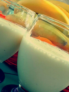 صورة لوصفة سموثي موز سهل وسريع 🍌