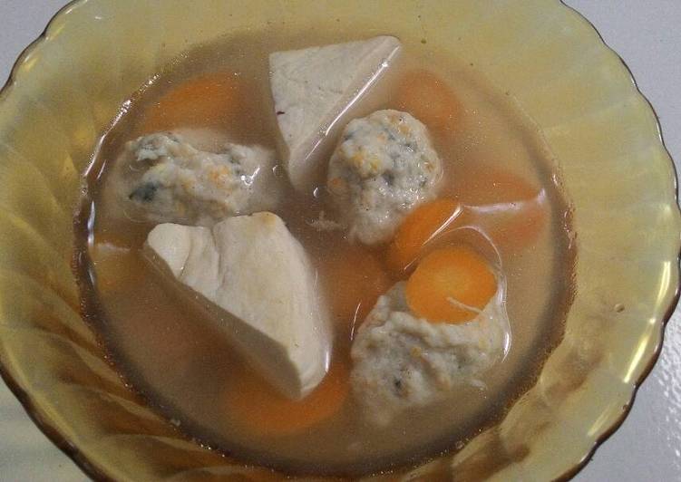 Bagaimana Menyiapkan Sup Baso Ayam Jamur Anti Gagal