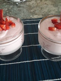 Una foto de Mousse de fresas, fácil
