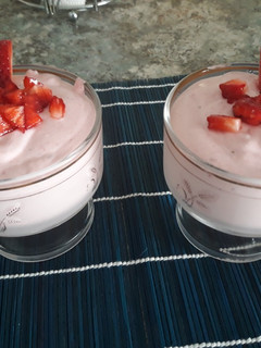 Una foto de Mousse de fresas, fácil