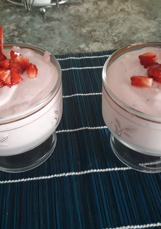 Una foto de Mousse de fresas, fácil