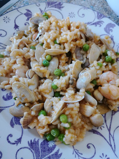 Una foto de Arroz con coqui o arroz con música