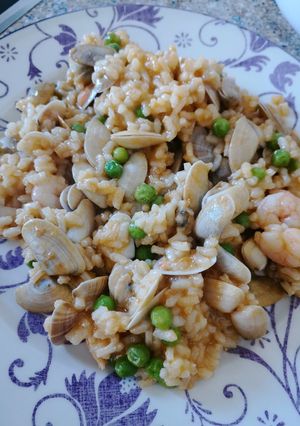 Una foto de Arroz con coqui o arroz con música