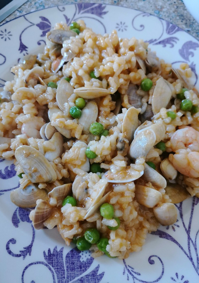 Una foto de Arroz con coqui o arroz con música