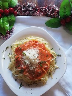 Una foto de Tallarines con salsa cremosa de tomate