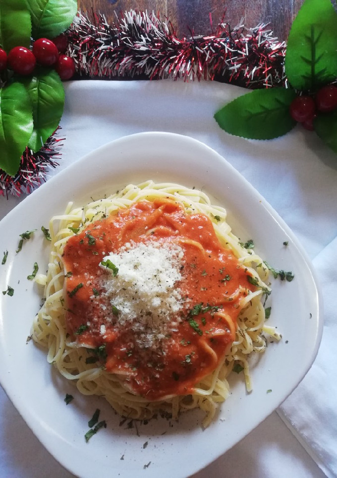 Una foto de Tallarines con salsa cremosa de tomate