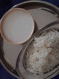 தேங்காய் பால் இடியாப்பம் செய்முறை முக்கிய புகைப்படம்