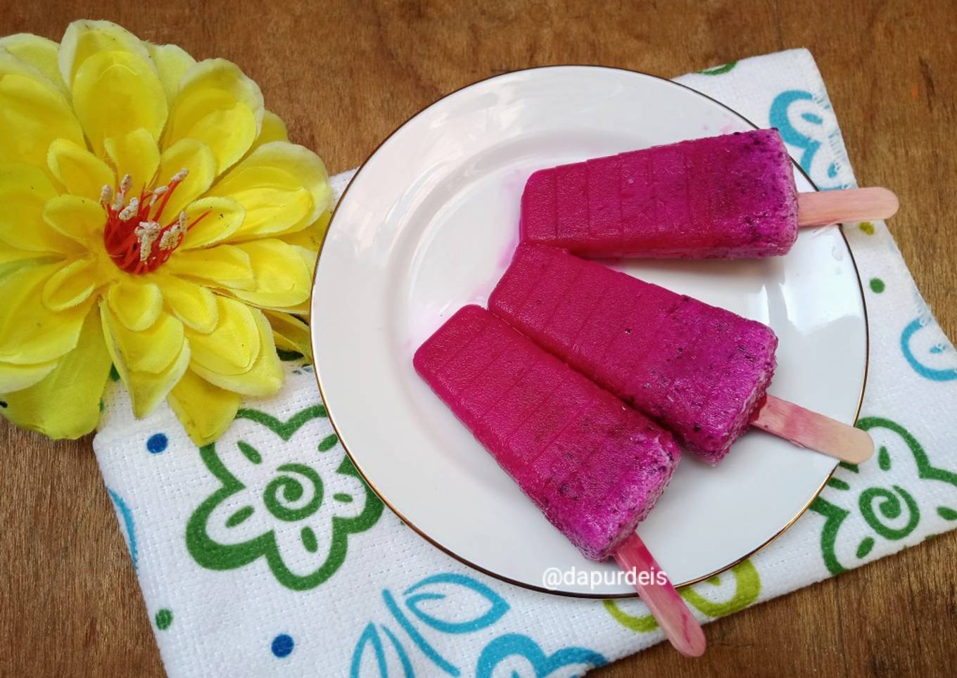 Milk Dragon fruit Popsicles