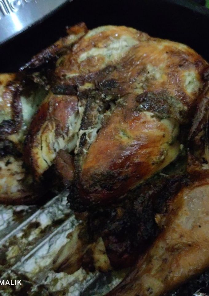 Una foto de Pollo entero en la freidora de aire