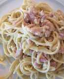 Spaghetti a la Carbonara con crema agria y bacon🥓