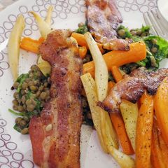 A picture of Warm salad with parsley roots, lentils and bacon.