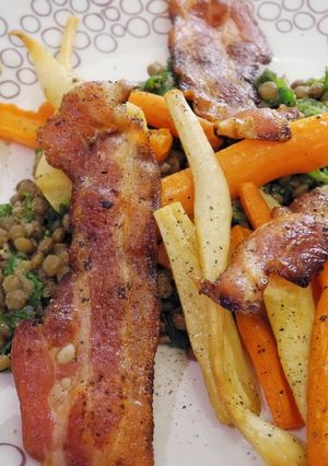 A picture of Warm salad with parsley roots, lentils and bacon.