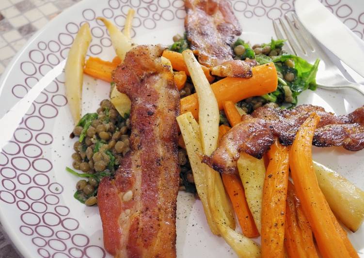 Warm salad with parsley roots, lentils and bacon