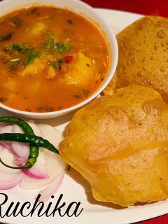 A picture of Achari masala poori.