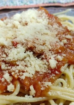 Una foto de Salsa roja con carne