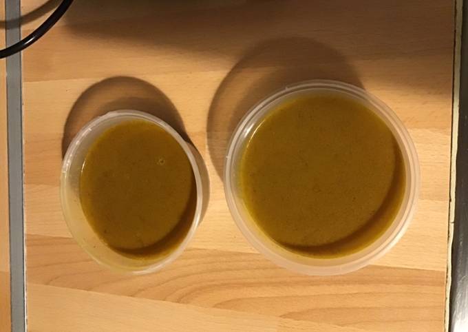 Bouillon aux deux oignons et curry