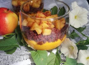 Une photo de Verrine de boudin noir, pomme et carotte