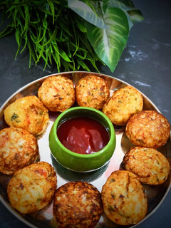 सूजी अप्पे (sooji appe recipe in Hindi) रेसिपी मुख्य फोटो