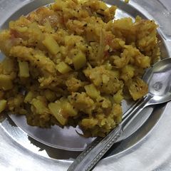 A picture of Khata meetha poha.
