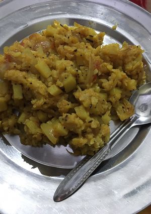 A picture of Khata meetha poha.