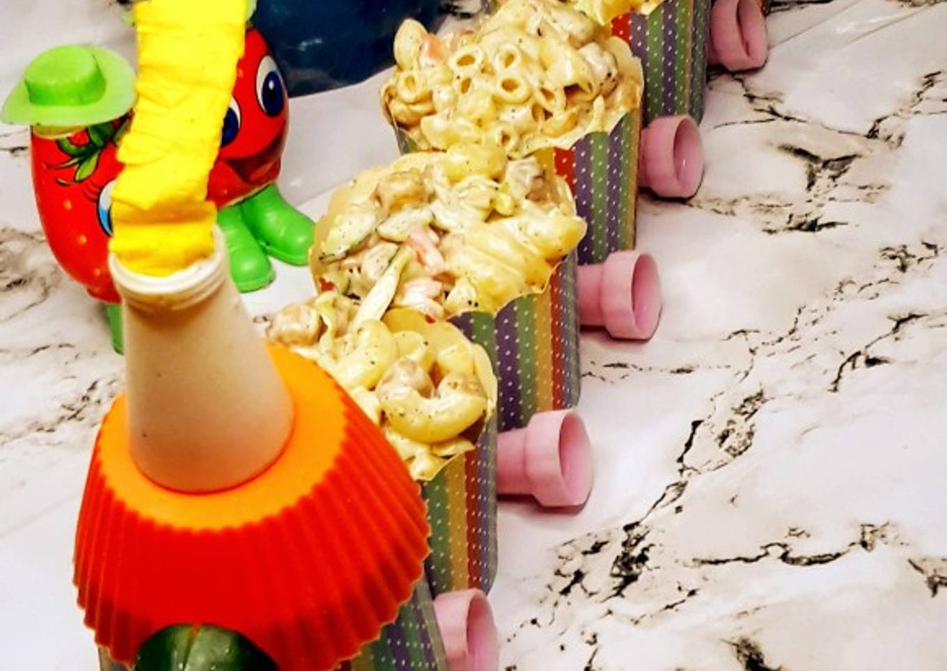 Mayo macaroni salad Train