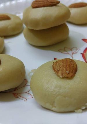 A picture of Roasted chana daal flour (sattu) peda.