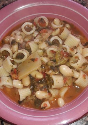 Una foto de Fagioli e Sedano (porotos y apio 🍜)