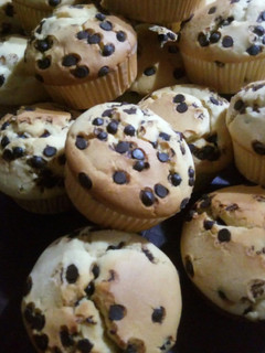 Una foto de Muffins de vainilla con chips de chocolate
