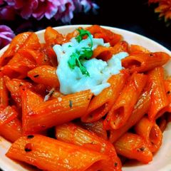A picture of Red sauce pasta.