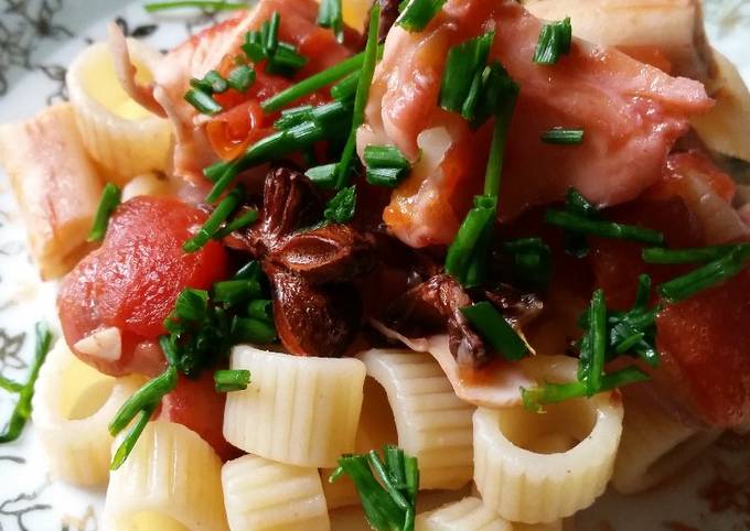 Pasta in Lachs-Tomatensugo!!!