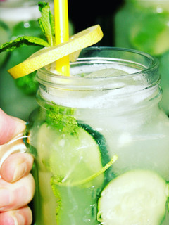 Foto principal de Agua de limón y pepino 🍋🥒🍋🥒🍃