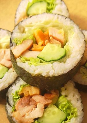 A picture of Chicken Teriyaki Maki Sushi.