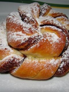 Csavart mogyorókrémes csiga recept fotója