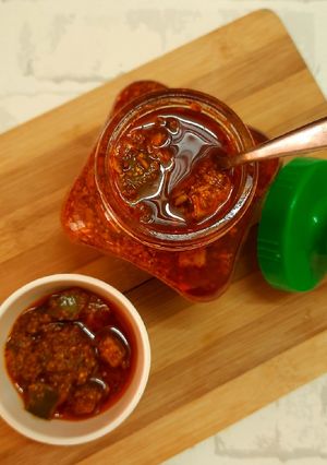 A picture of Punjabi mango pickle.