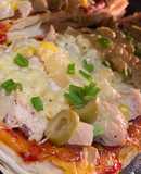 Піца з ананасами і куркою