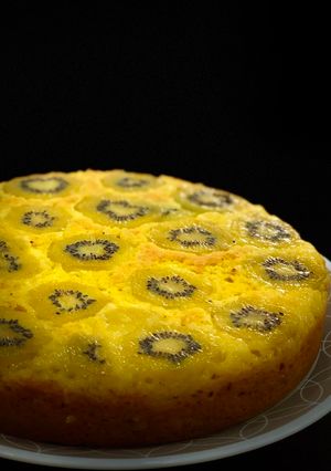A picture of Kiwi and lime upside down cake.