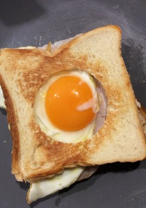 Una foto de Sándwich con huevo y pavo
